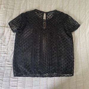 Boxy, crocheted top in the style of Doen